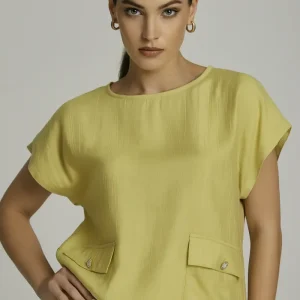 Blusa girocollo con tasche frontali